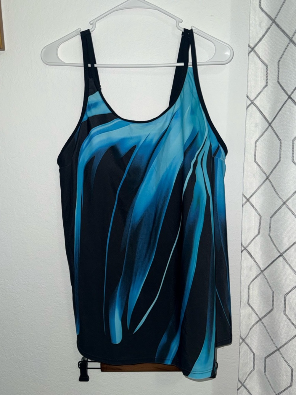 Women’s Black & Blue Abstract Tank Top